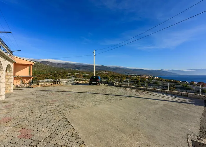 アパート Novi ノヴィ・ヴィノドロスキー